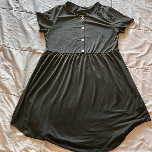 NWOT!! Plus Size Women’s Black Short Sleeved Dress - Picture 1 of 2